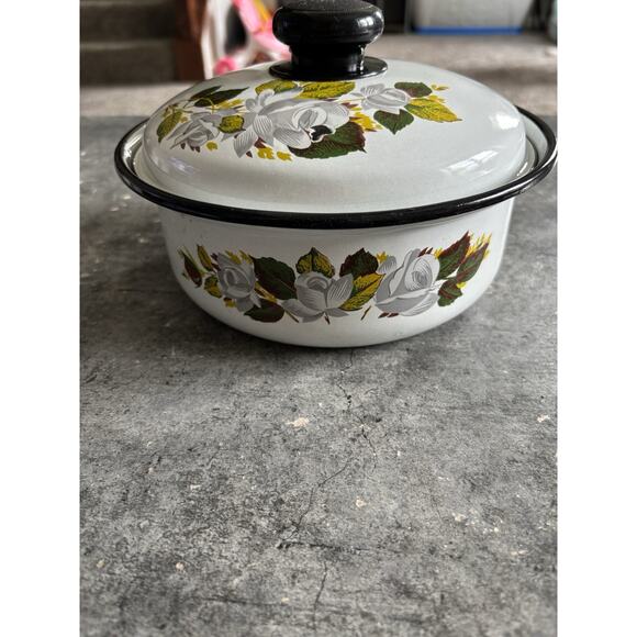 Vtg Floral Enamelware Sauce Pot w Lid 1 Qt./4 cups 1970’s - Picture 3 of 12